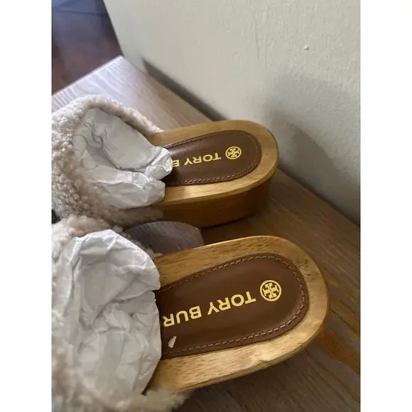 Tory Burch Shearling Clogs Women’s Size 9 Jessa Mules Tan Beige Gold Chain Shoes - Picture 8 of 15